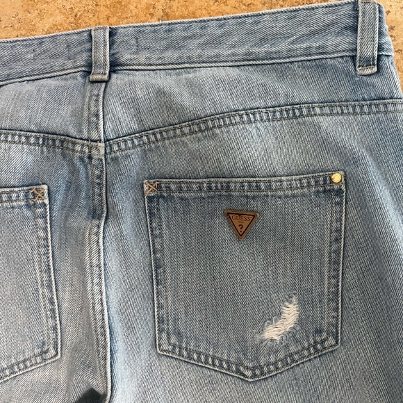 GUESS DISTRESSED BOY FIT JEANS - Picture 5 of 7